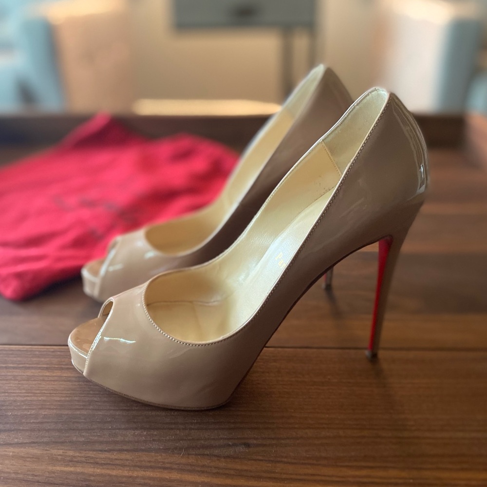 CHRISTIAN LOUBOUTIN
New Very Prive Patent